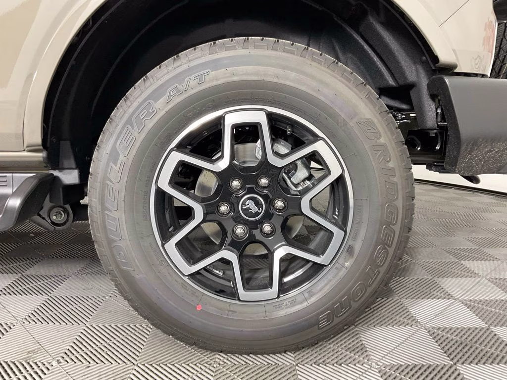 2026 Gray Ford Bronco Outer Banks 4X4 SUV