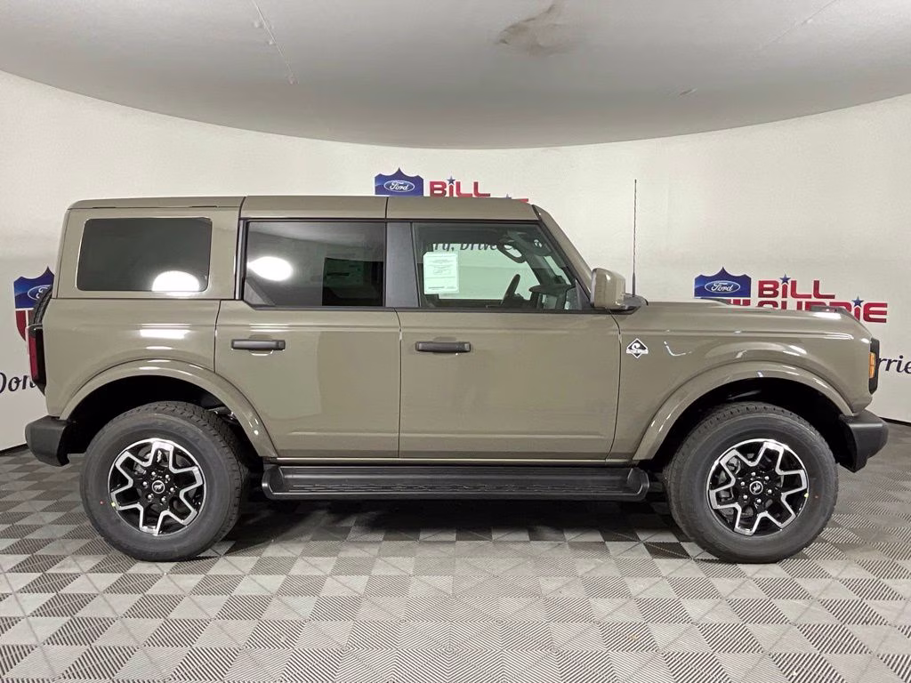 2026 Gray Ford Bronco Outer Banks 4X4 SUV