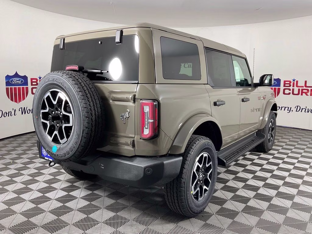 2026 Gray Ford Bronco Outer Banks 4X4 SUV