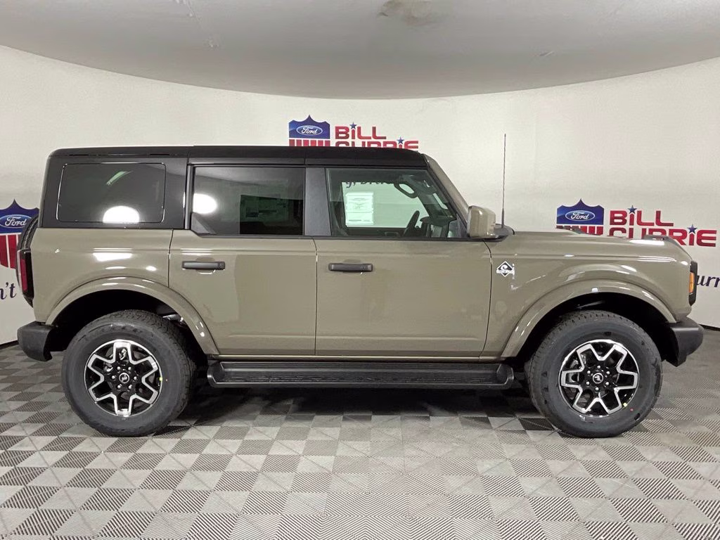2026 Gray Ford Bronco Outer Banks 4X4 SUV
