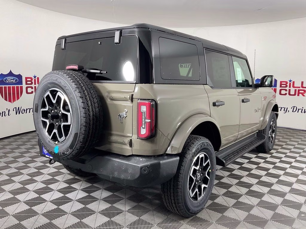 2026 Gray Ford Bronco Outer Banks 4X4 SUV
