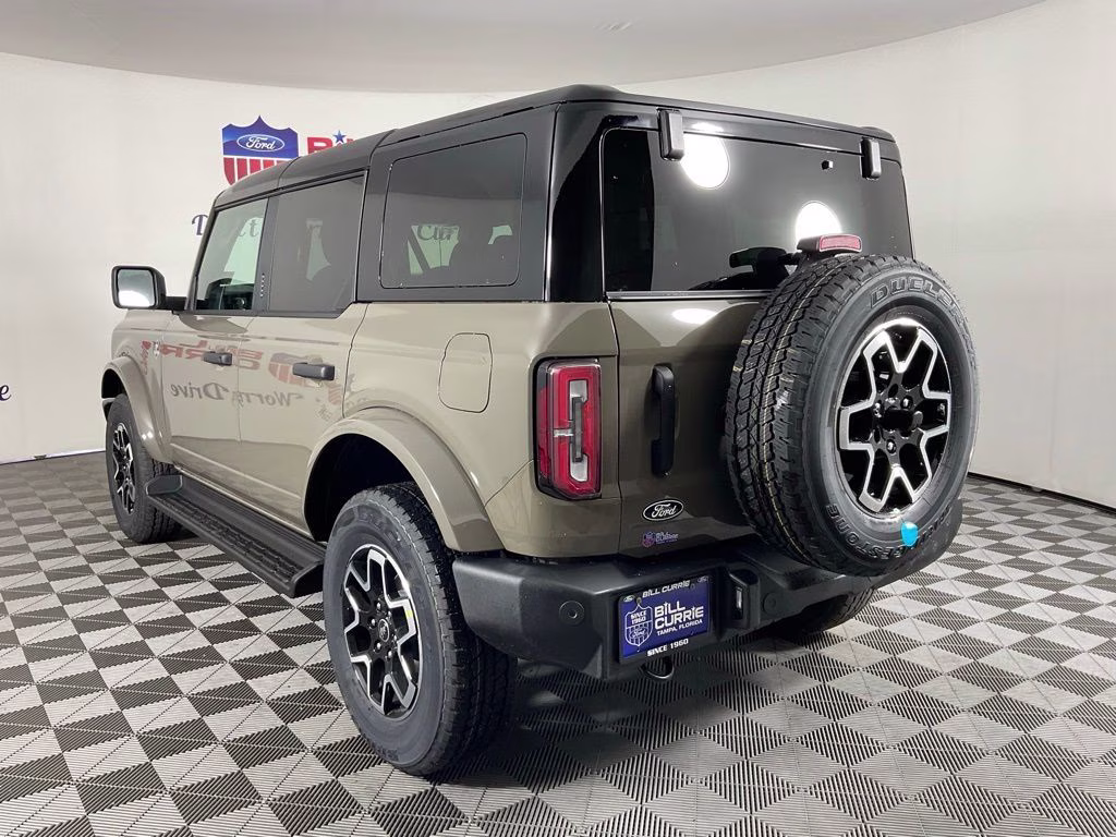 2026 Gray Ford Bronco Outer Banks 4X4 SUV