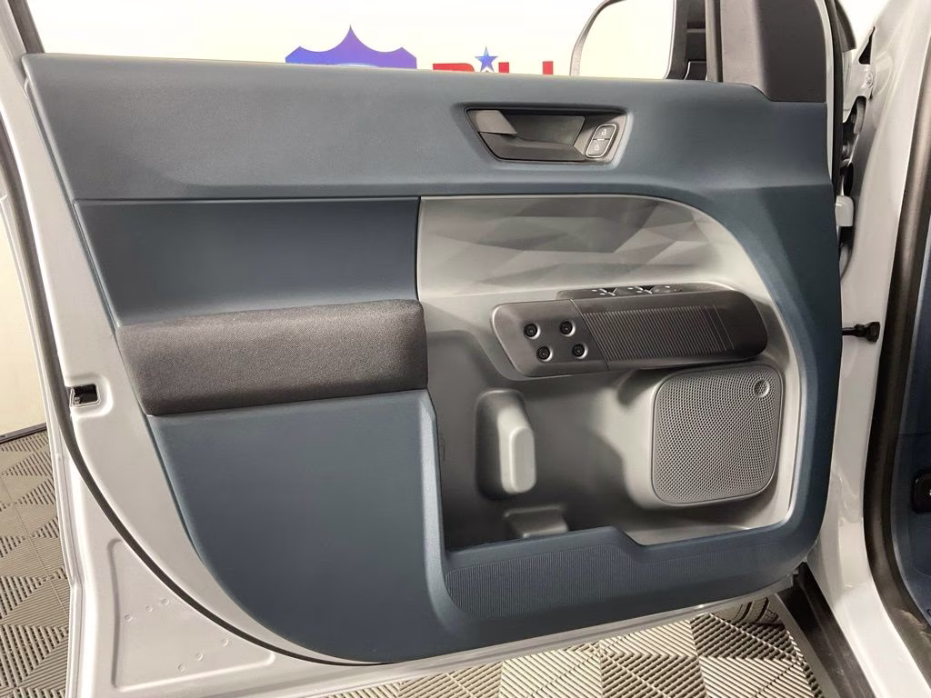 2026 White Metallic Ford Maverick XL FWD Truck
