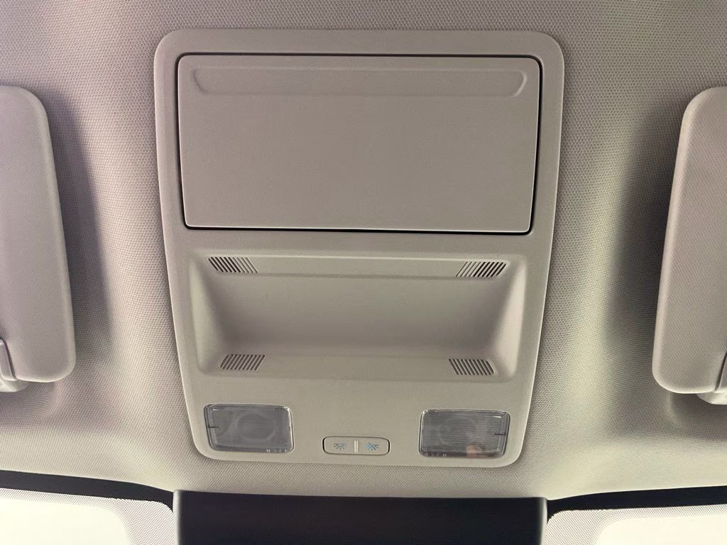 2026 White Metallic Ford Maverick XL FWD Truck