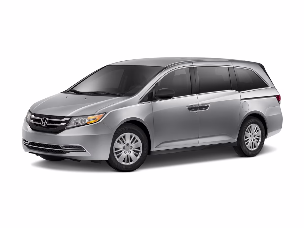 2015 White Honda Odyssey FWD Van