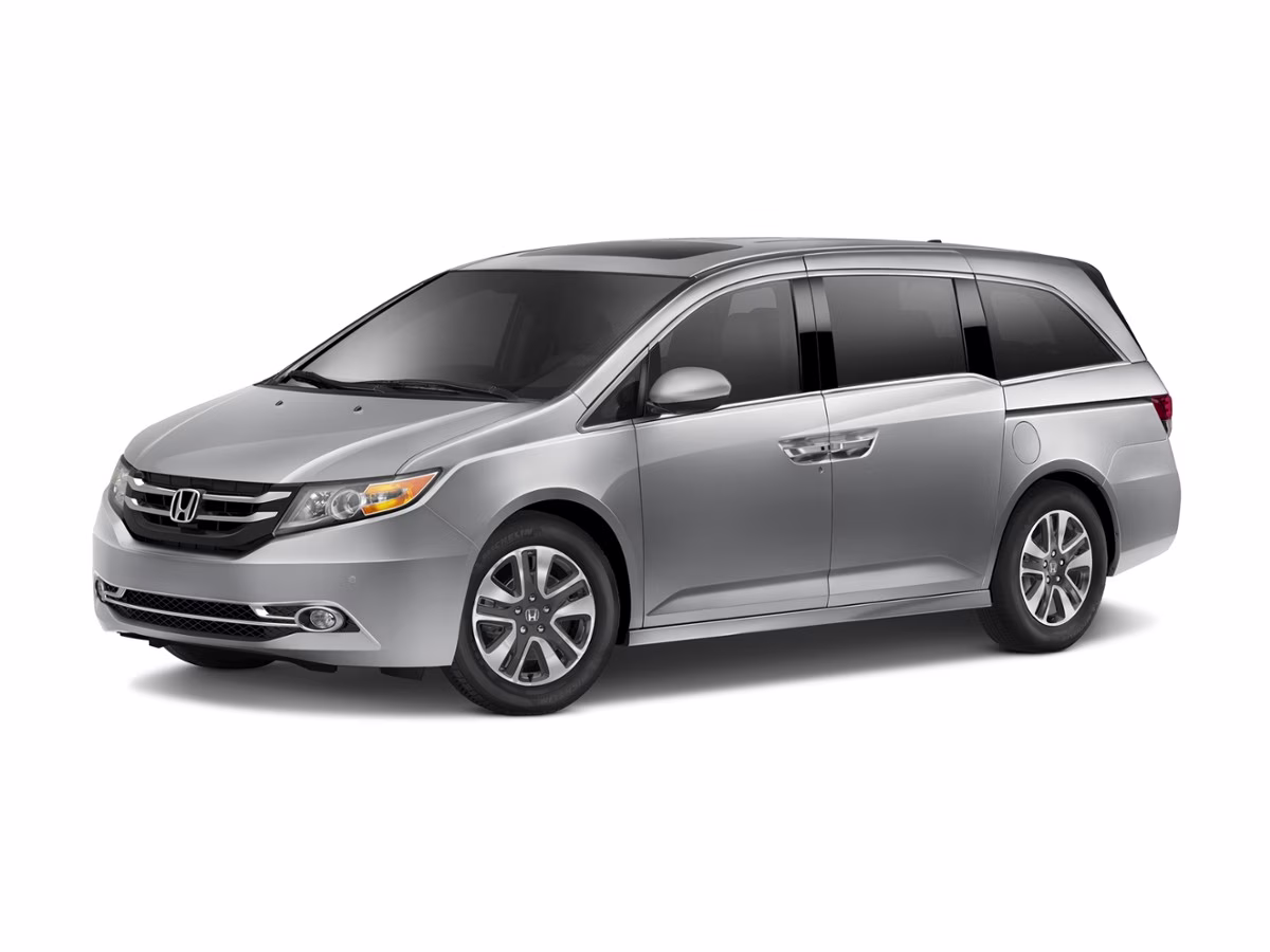 2015 White Honda Odyssey FWD Van