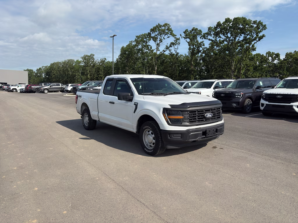 2024 Oxford White Ford F-150 XL 4X4 Truck