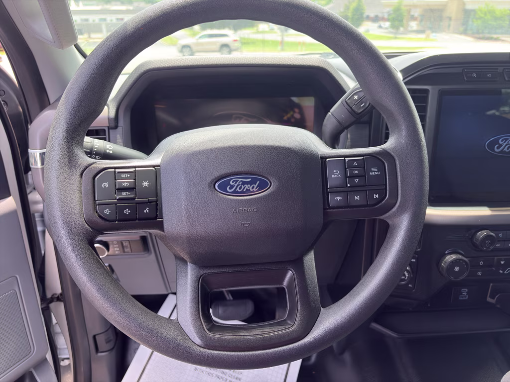 2024 Oxford White Ford F-150 XL 4X4 Truck