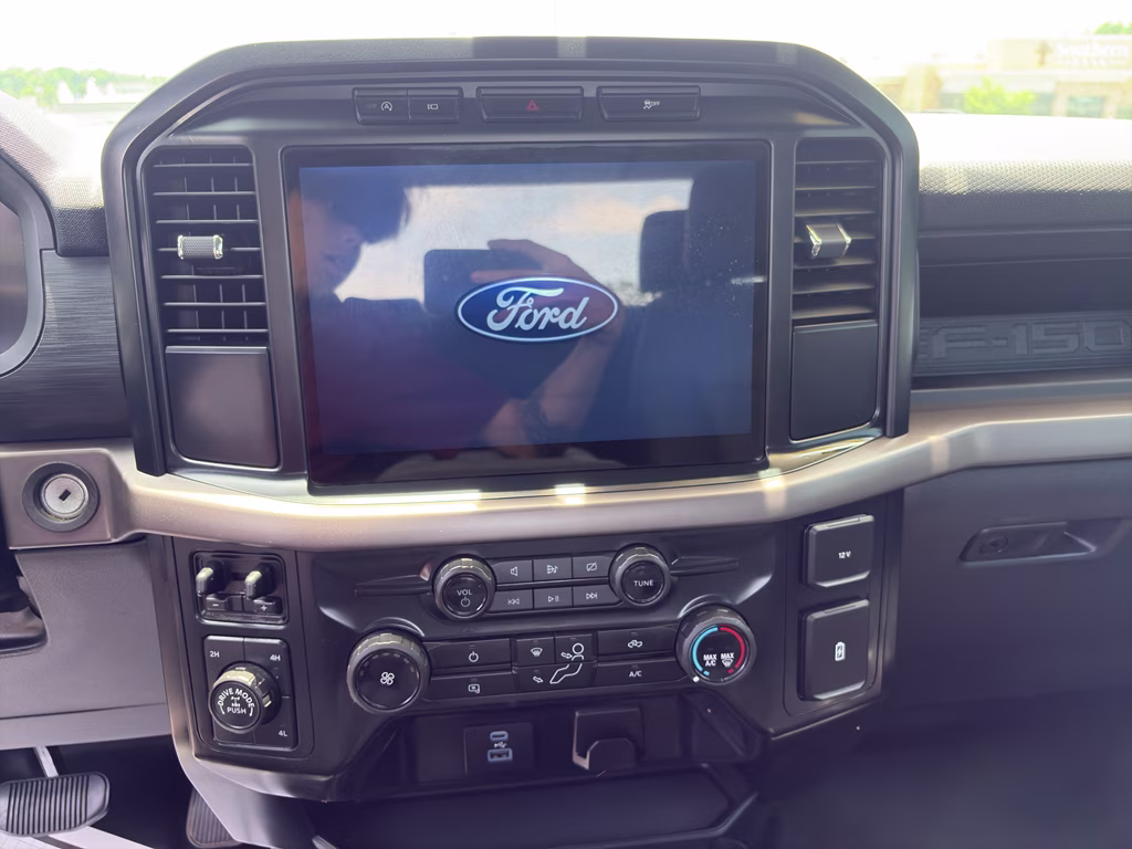 2024 Oxford White Ford F-150 XL 4X4 Truck