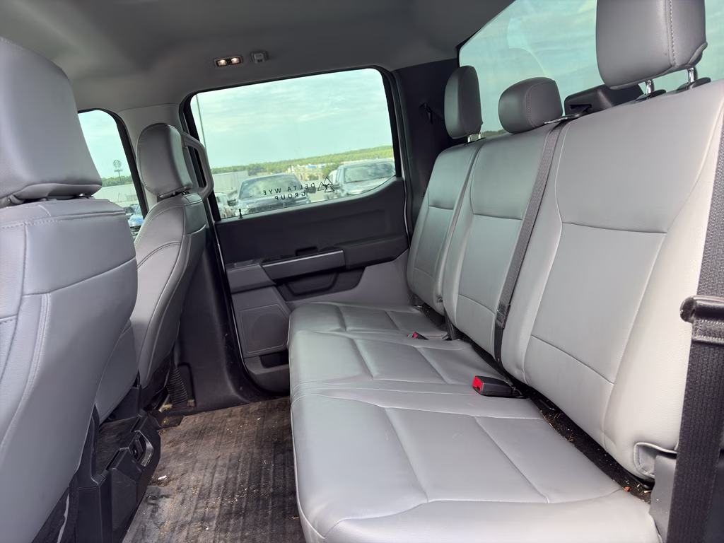 2024 Oxford White Ford F-150 XL 4X4 Truck