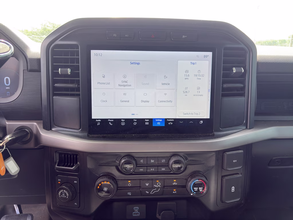 2024 Oxford White Ford F-150 XL 4X4 Truck