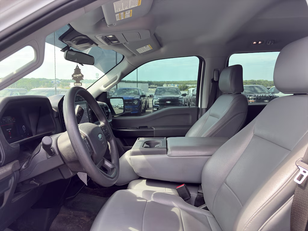 2024 Oxford White Ford F-150 XL 4X4 Truck