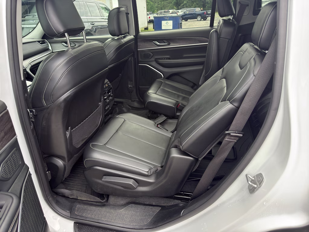 2021 Bright White Clearcoat Jeep Grand Cherokee L Limited 4X4 SUV
