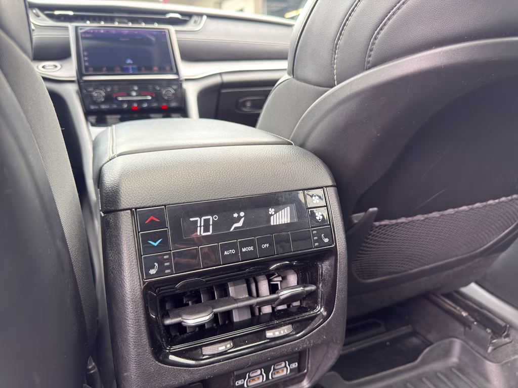 2021 Bright White Clearcoat Jeep Grand Cherokee L Limited 4X4 SUV