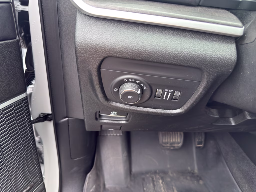 2021 Bright White Clearcoat Jeep Grand Cherokee L Limited 4X4 SUV