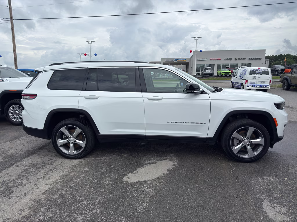 2021 Bright White Clearcoat Jeep Grand Cherokee L Limited 4X4 SUV