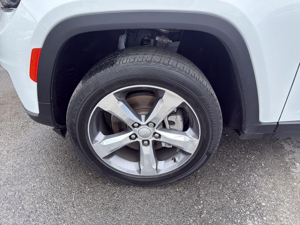 2021 Bright White Clearcoat Jeep Grand Cherokee L Limited 4X4 SUV
