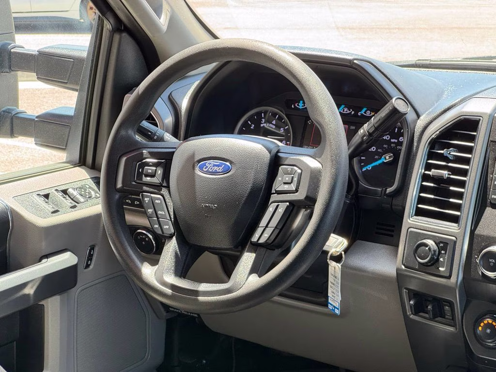 2019 Green Ford Super Duty F-350 SRW XLT 4X4 Truck