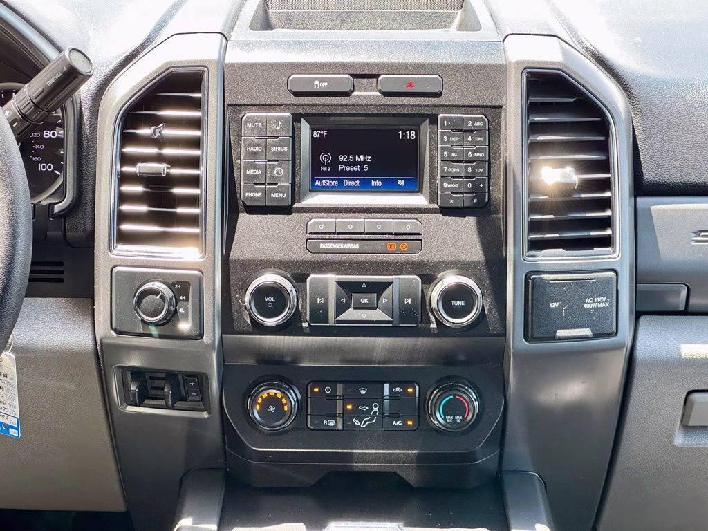 2019 Green Ford Super Duty F-350 SRW XLT 4X4 Truck