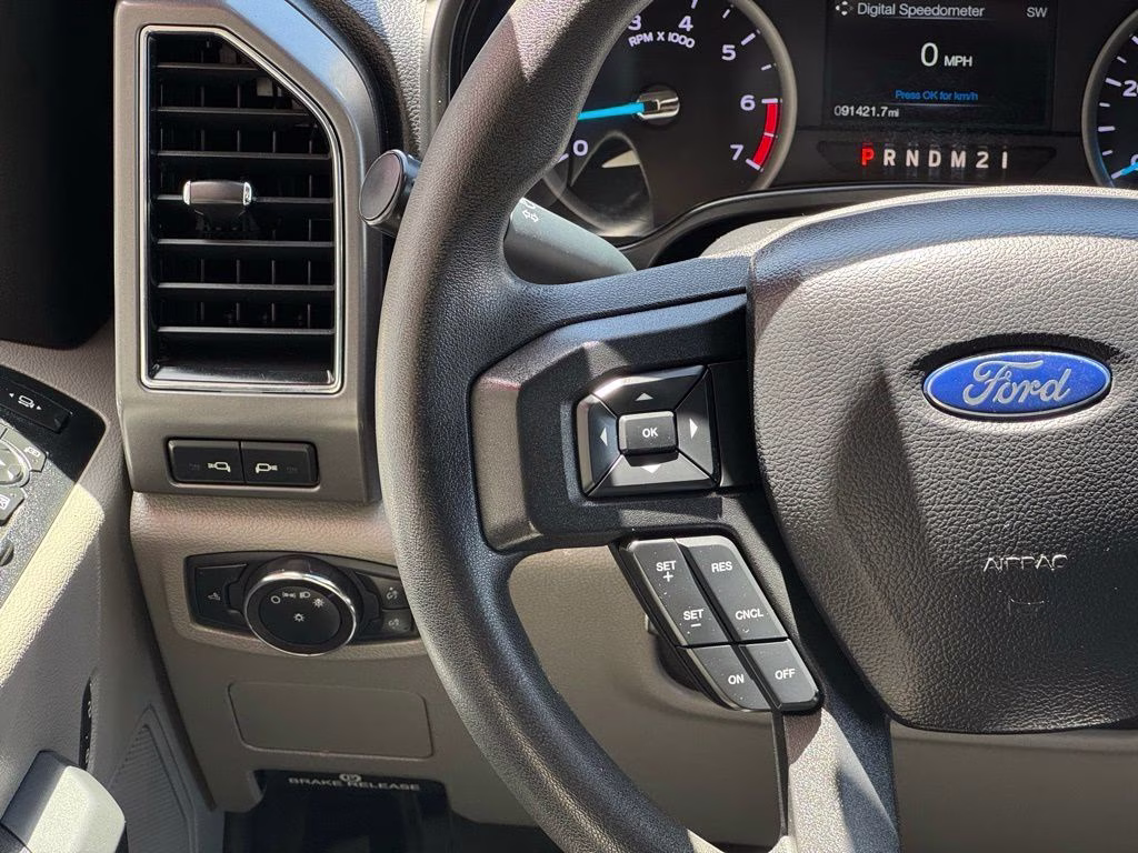 2019 Green Ford Super Duty F-350 SRW XLT 4X4 Truck