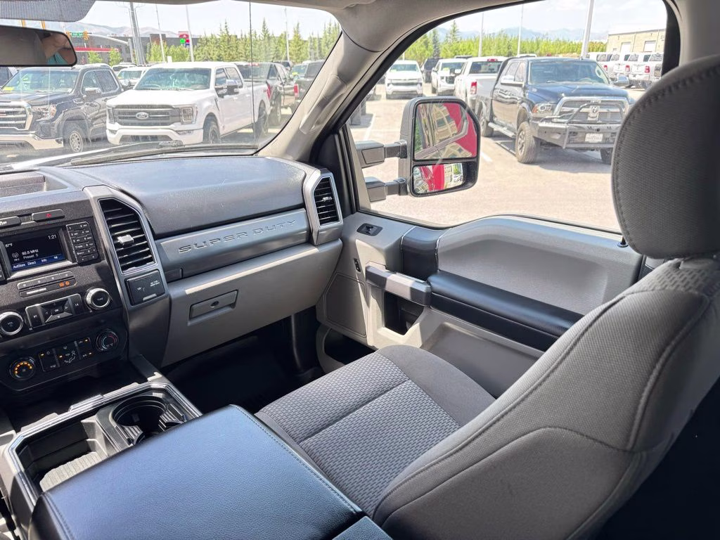 2019 Green Ford Super Duty F-350 SRW XLT 4X4 Truck