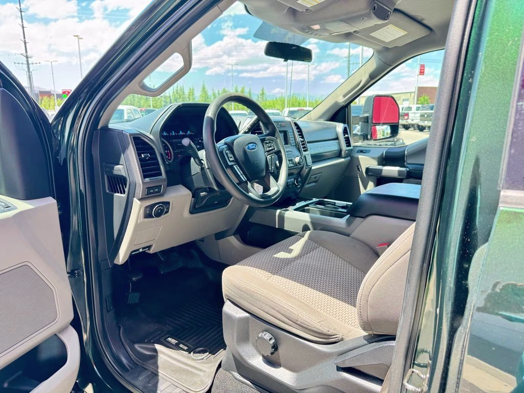 2019 Green Ford Super Duty F-350 SRW XLT 4X4 Truck