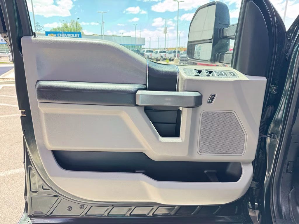 2019 Green Ford Super Duty F-350 SRW XLT 4X4 Truck