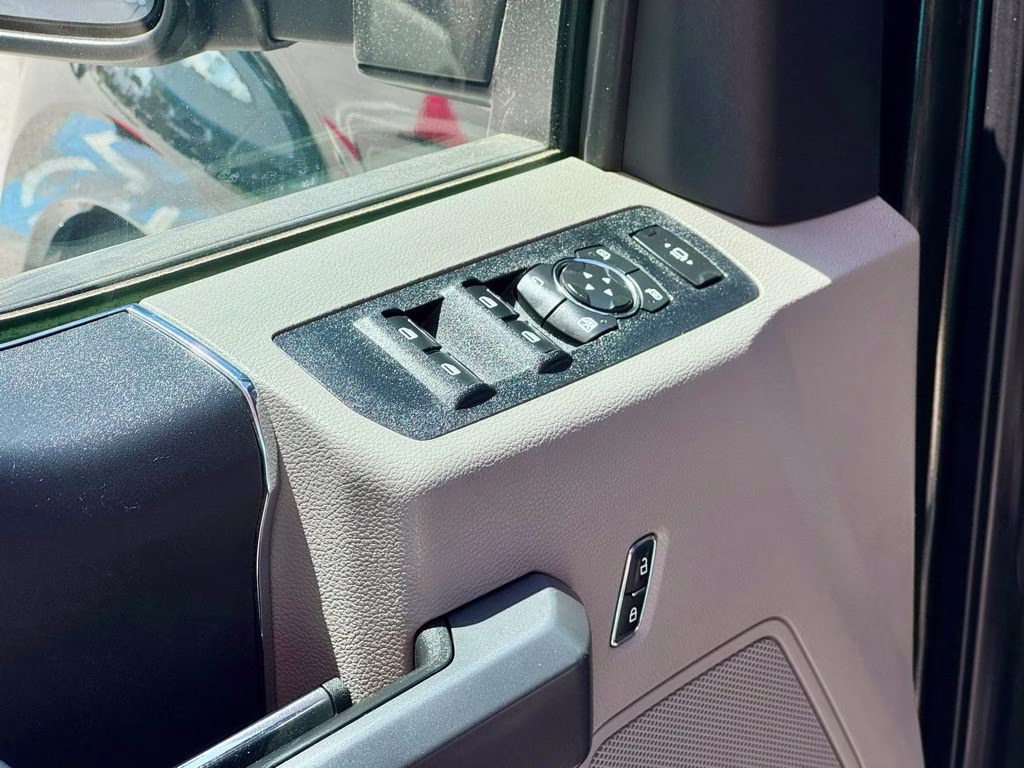 2019 Green Ford Super Duty F-350 SRW XLT 4X4 Truck