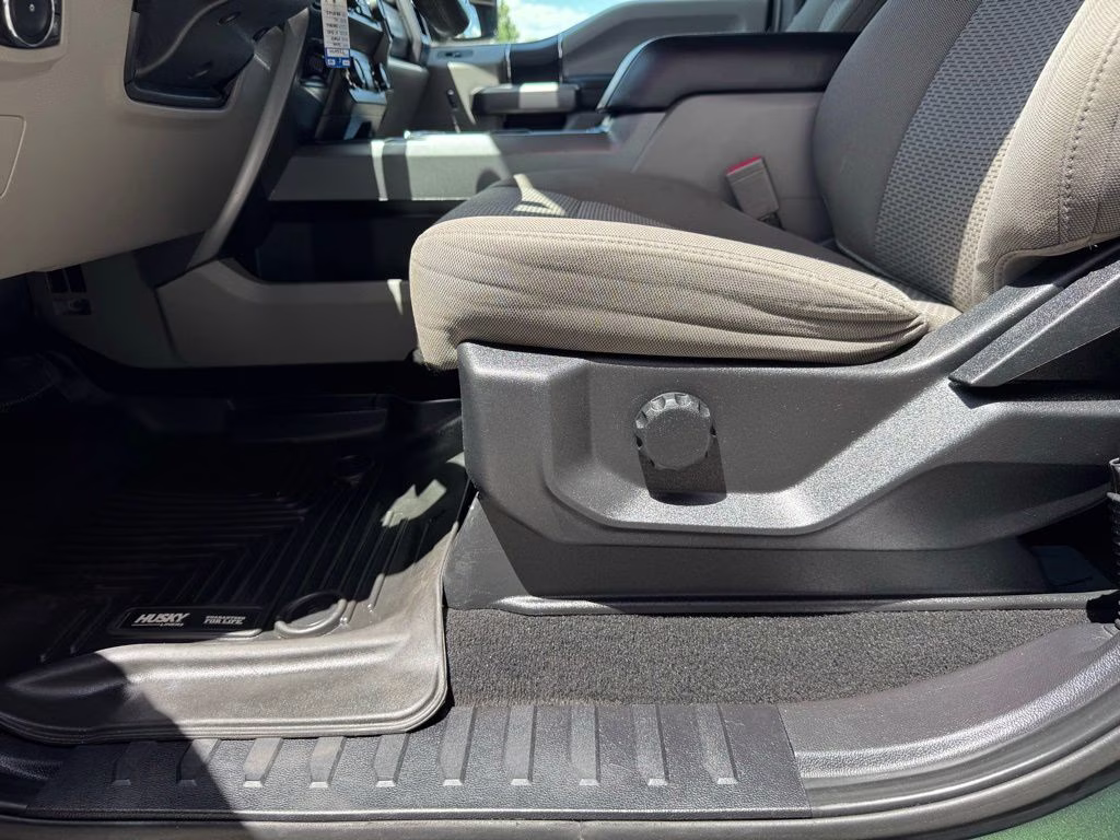 2019 Green Ford Super Duty F-350 SRW XLT 4X4 Truck
