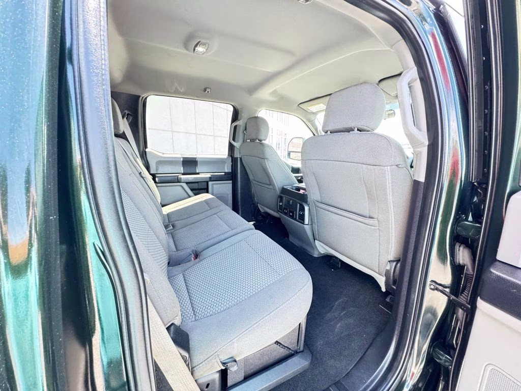 2019 Green Ford Super Duty F-350 SRW XLT 4X4 Truck