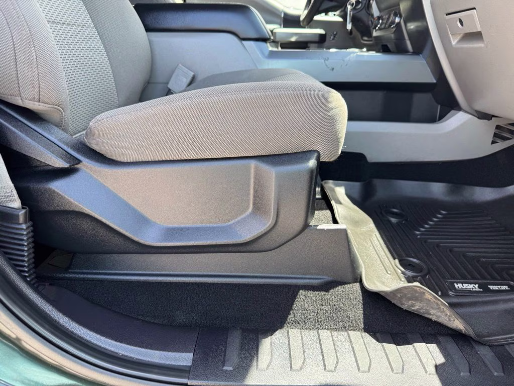 2019 Green Ford Super Duty F-350 SRW XLT 4X4 Truck