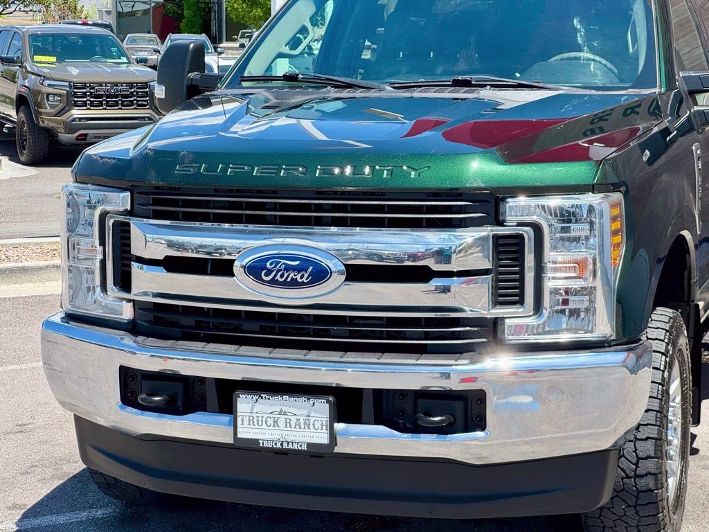 2019 Green Ford Super Duty F-350 SRW XLT 4X4 Truck