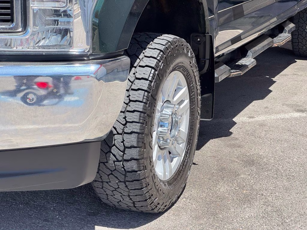 2019 Green Ford Super Duty F-350 SRW XLT 4X4 Truck