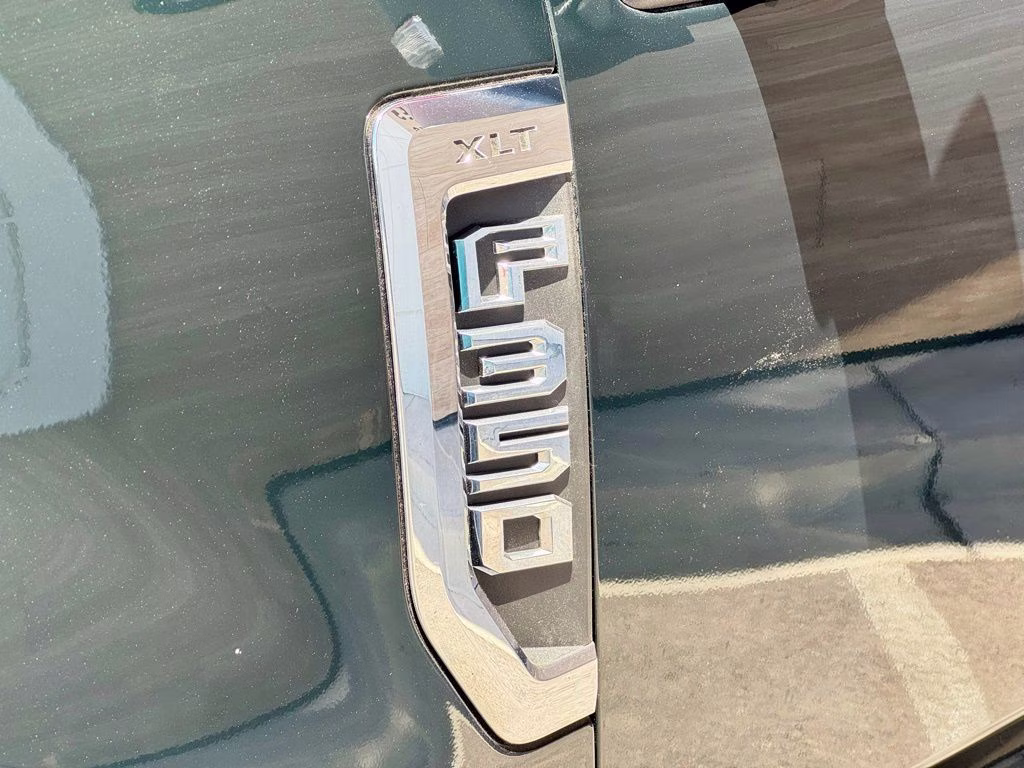 2019 Green Ford Super Duty F-350 SRW XLT 4X4 Truck