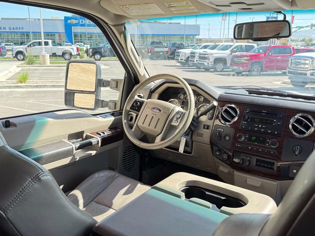 2008 White Ford Super Duty F-450 DRW XL 4X4 Truck