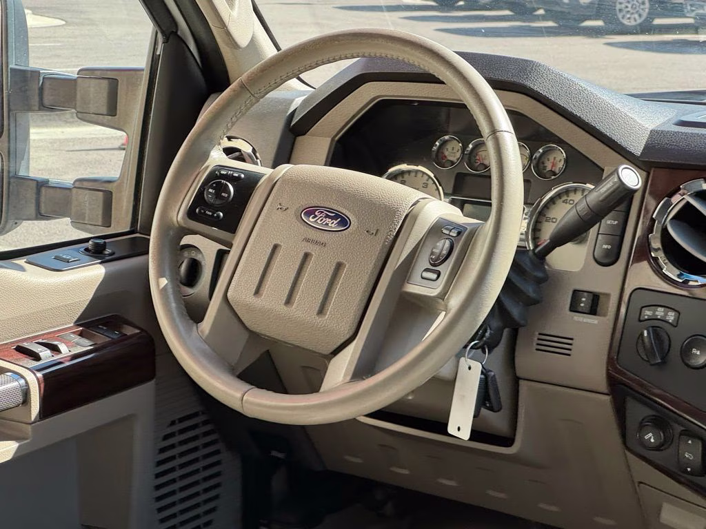 2008 White Ford Super Duty F-450 DRW XL 4X4 Truck