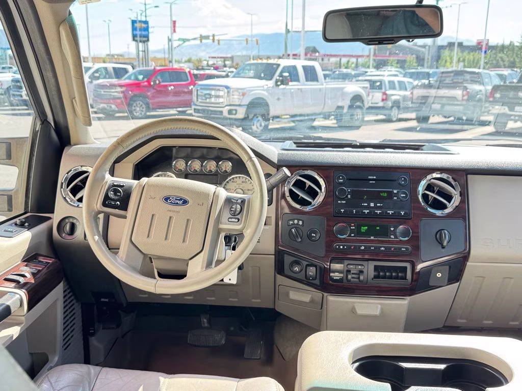 2008 White Ford Super Duty F-450 DRW XL 4X4 Truck
