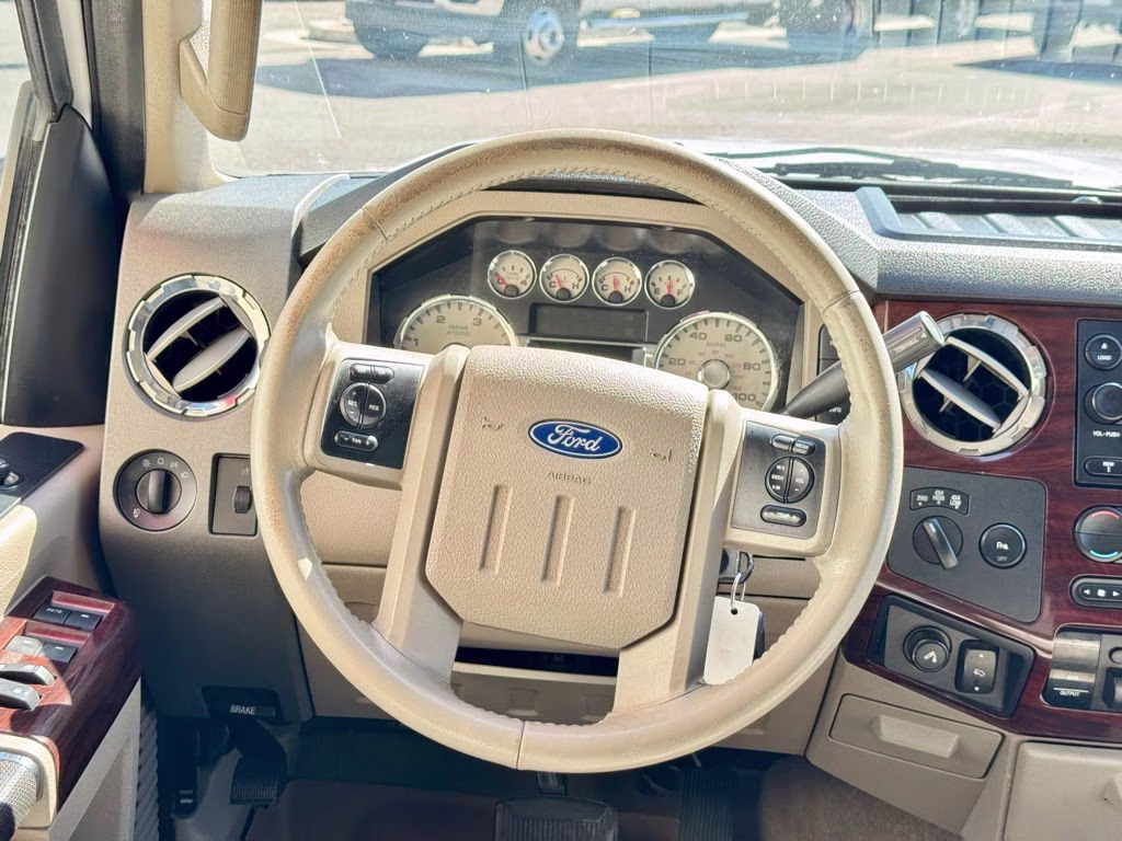 2008 White Ford Super Duty F-450 DRW XL 4X4 Truck
