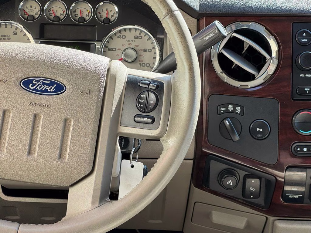 2008 White Ford Super Duty F-450 DRW XL 4X4 Truck