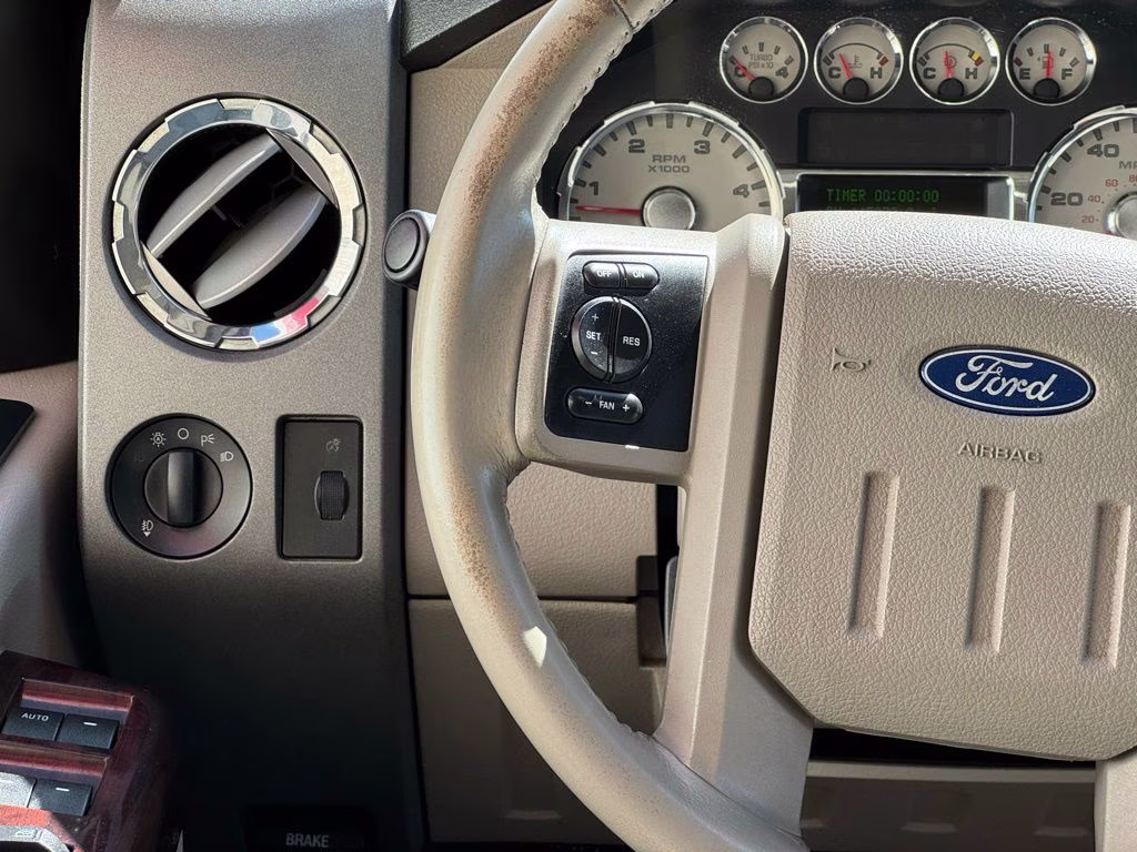 2008 White Ford Super Duty F-450 DRW XL 4X4 Truck