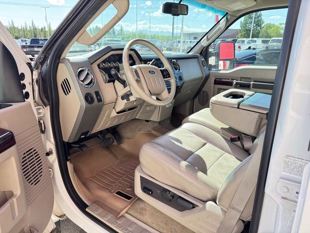 2008 White Ford Super Duty F-450 DRW XL 4X4 Truck