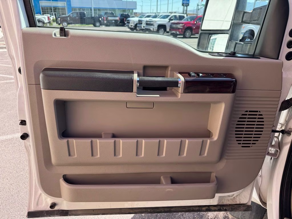 2008 White Ford Super Duty F-450 DRW XL 4X4 Truck