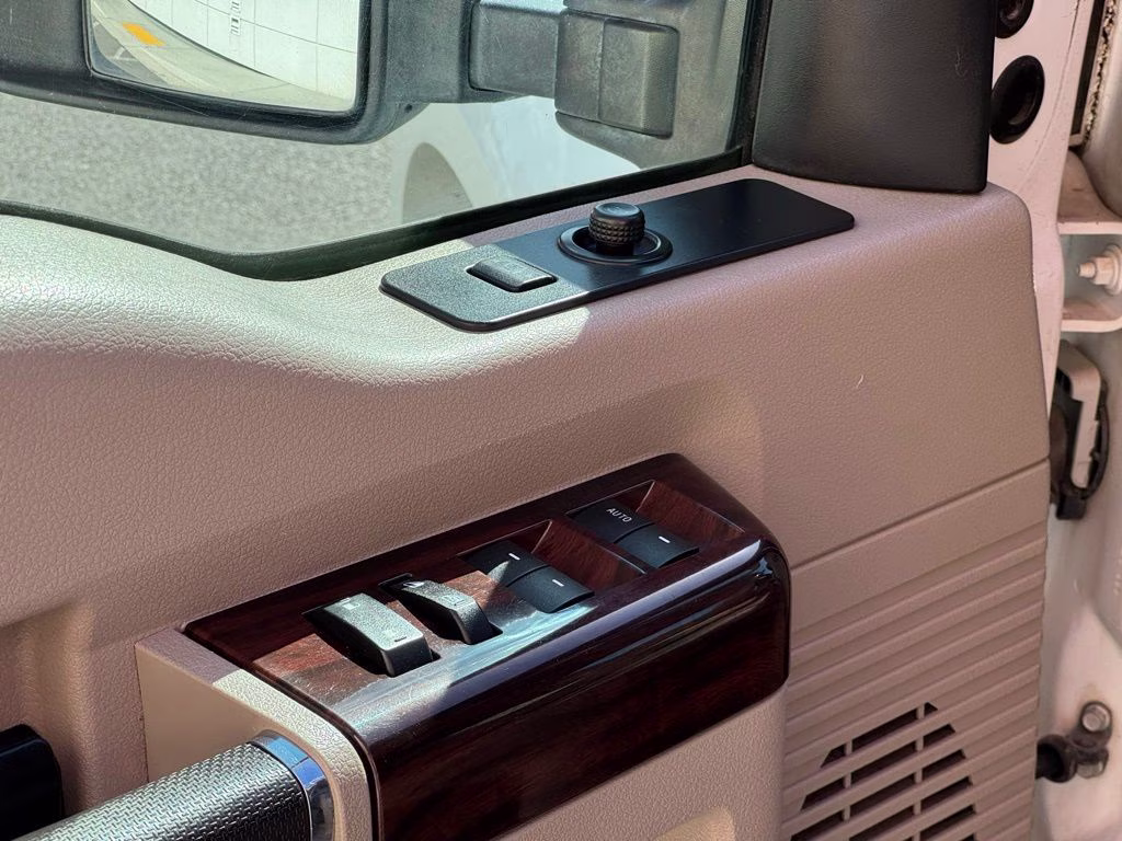 2008 White Ford Super Duty F-450 DRW XL 4X4 Truck