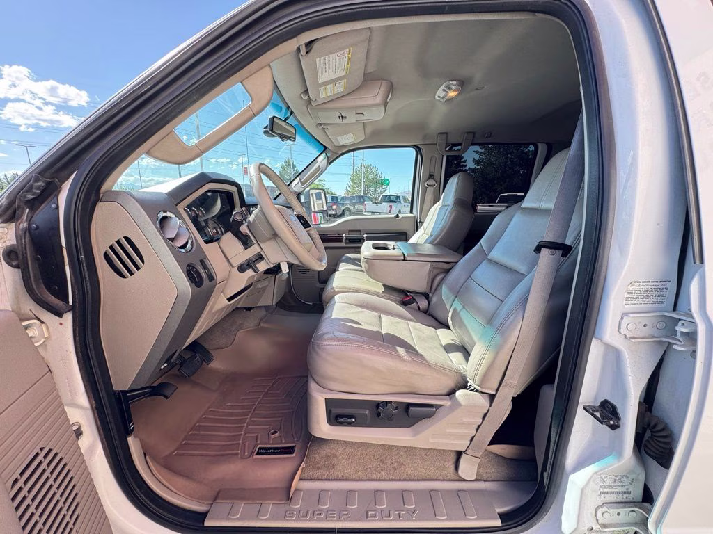 2008 White Ford Super Duty F-450 DRW XL 4X4 Truck