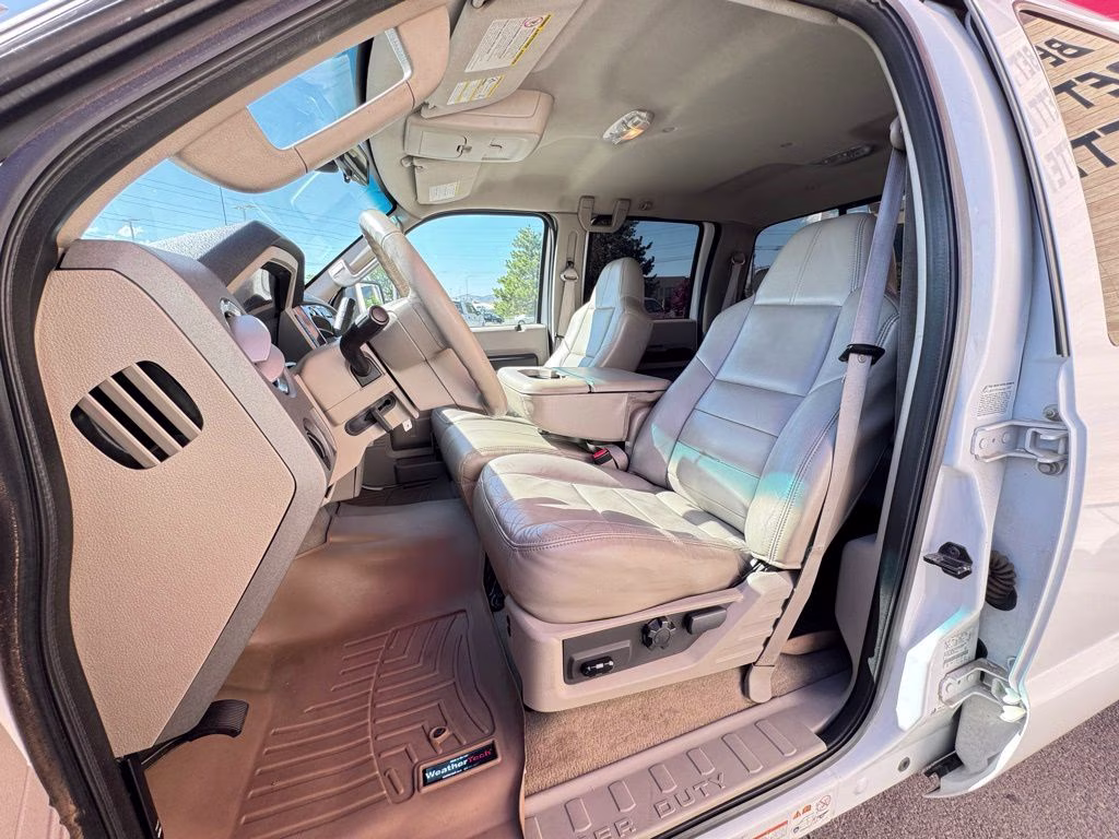 2008 White Ford Super Duty F-450 DRW XL 4X4 Truck