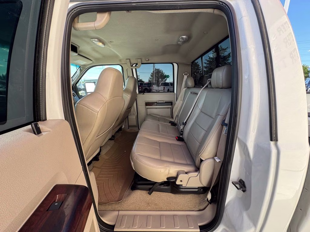 2008 White Ford Super Duty F-450 DRW XL 4X4 Truck