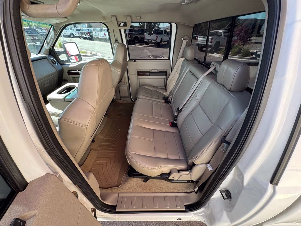2008 White Ford Super Duty F-450 DRW XL 4X4 Truck