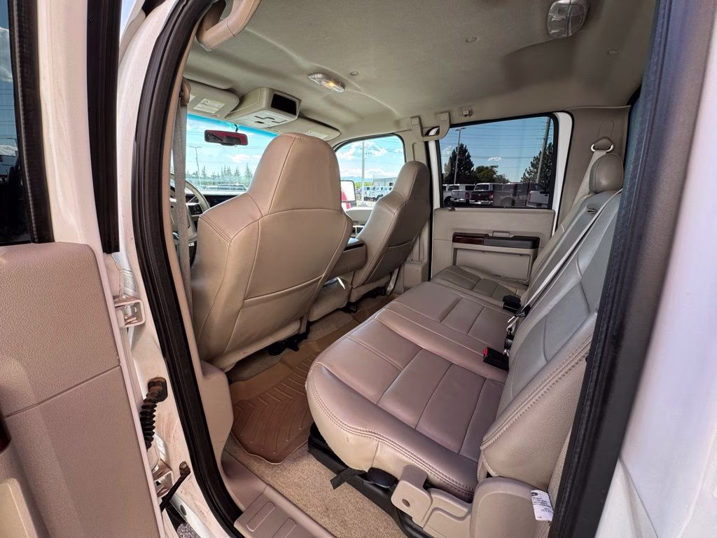 2008 White Ford Super Duty F-450 DRW XL 4X4 Truck