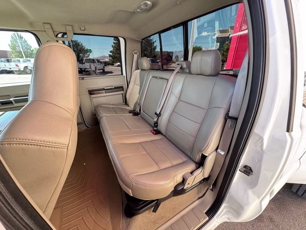 2008 White Ford Super Duty F-450 DRW XL 4X4 Truck