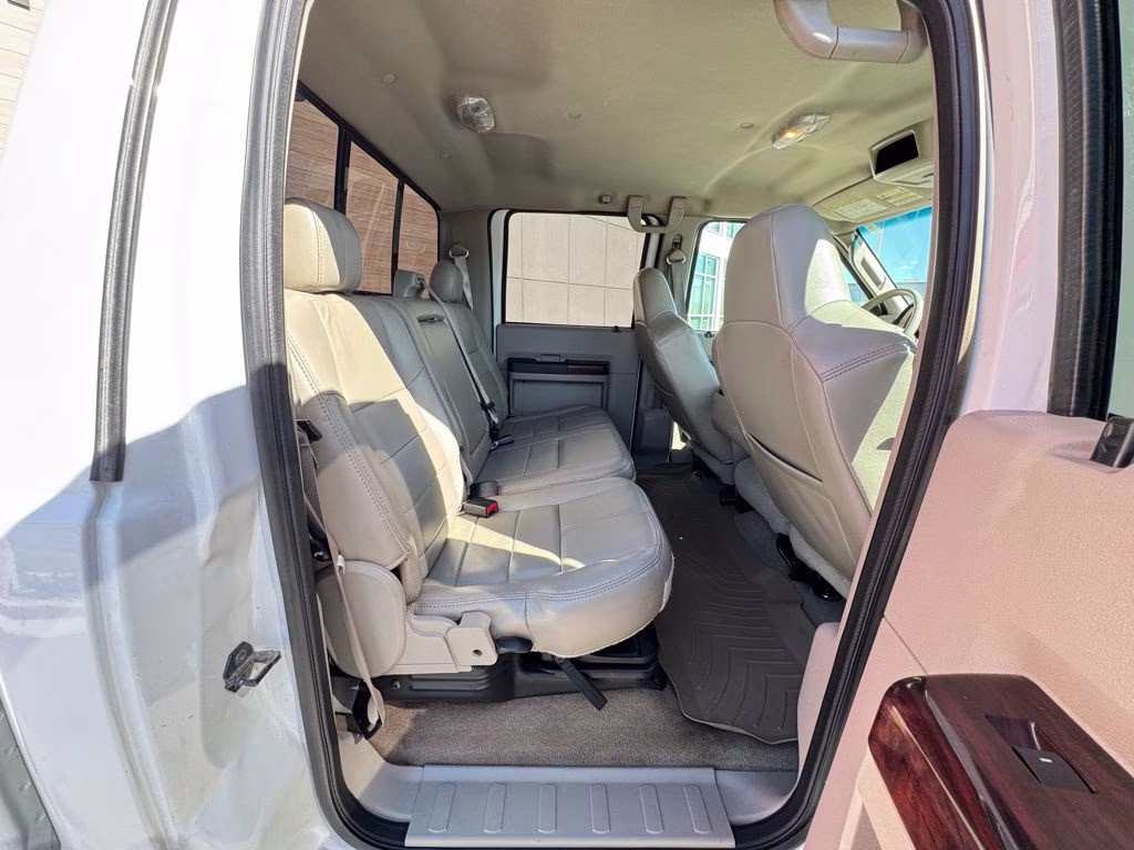 2008 White Ford Super Duty F-450 DRW XL 4X4 Truck